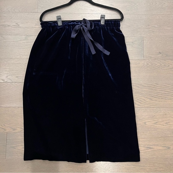 NWOT Club Monaco Velvet Skirt- Large - Picture 1 of 6